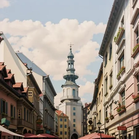 Uplne Centrum * Братислава